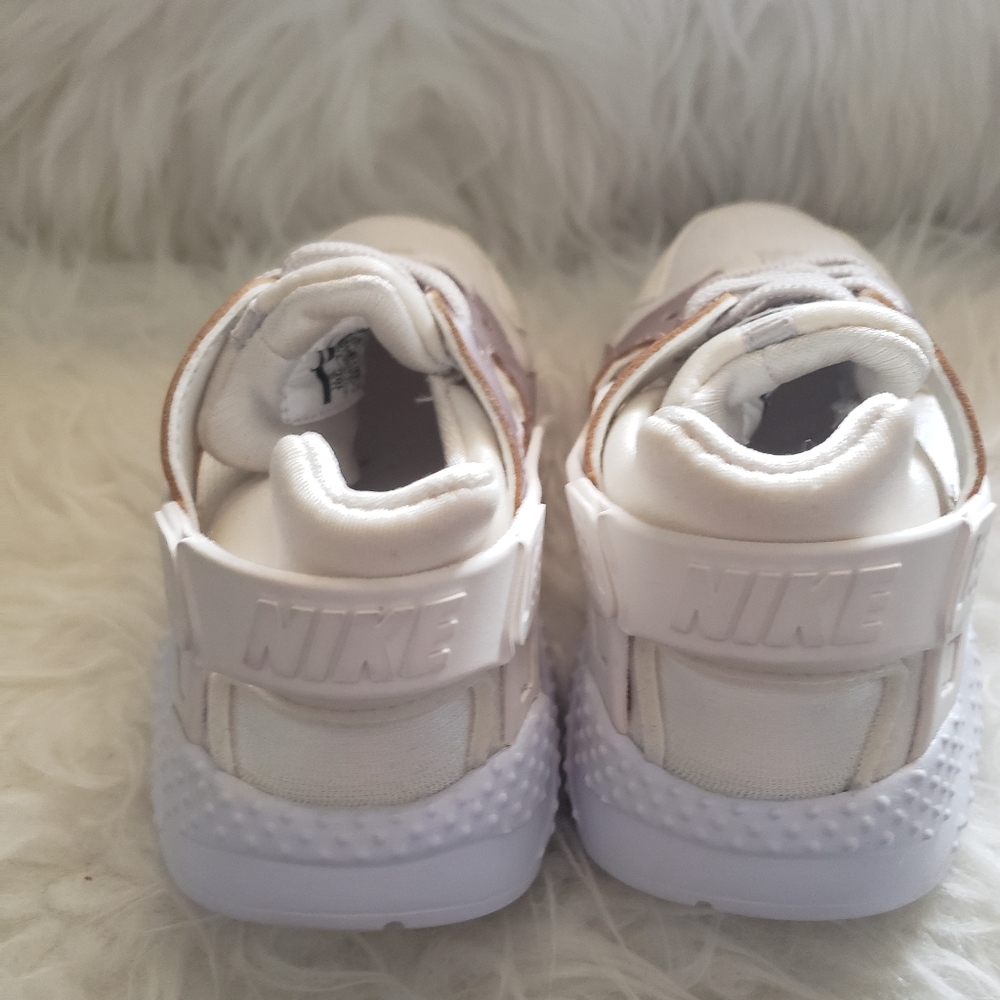 Nike shoes girls - Picture 4 of 5